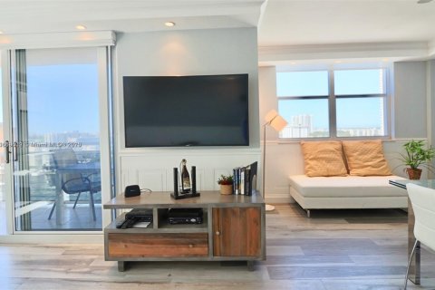 Condominio en venta en Hallandale Beach, Florida, 2 dormitorios, 122.17 m2 № 1979565 - foto 30