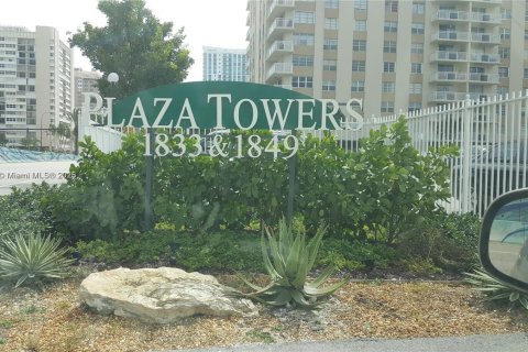 Condominio en venta en Hallandale Beach, Florida, 2 dormitorios, 122.17 m2 № 1979565 - foto 2
