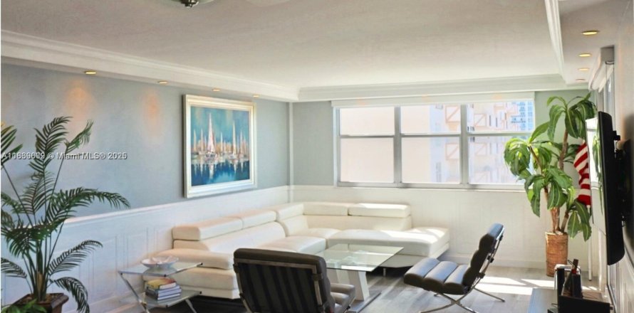 Condominio en Hallandale Beach, Florida, 2 dormitorios  № 1979565