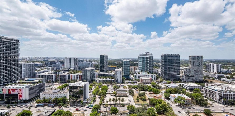 Кондоминиум с 2 спальнями в Майами, Флорида № 2062093