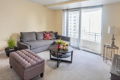 Condo in Miami, Florida, 1 bedroom  № 1863436 - photo 10