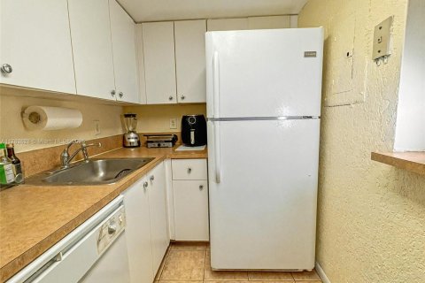 Condo in Miami, Florida, 1 bedroom  № 1863436 - photo 7