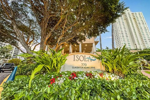 Condo in Miami, Florida, 1 bedroom  № 1863436 - photo 1