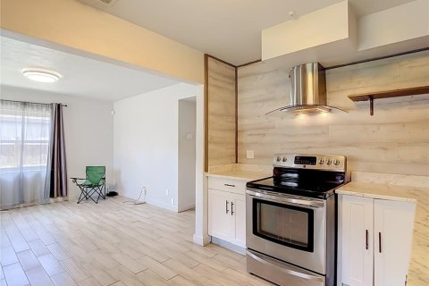 House in Tampa, Florida 3 bedrooms, 148.83 sq.m. № 2394355 - photo 8