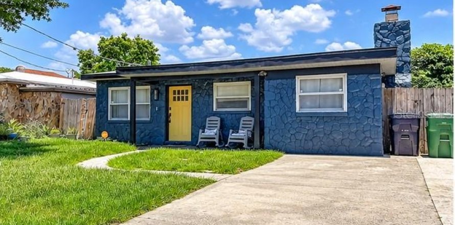 House in Tampa, Florida 3 bedrooms, 148.83 sq.m. № 2394355