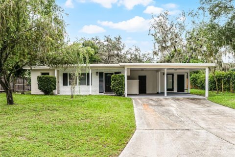 House in Temple Terrace, Florida 3 bedrooms, 143.63 sq.m. № 1913205 - photo 2