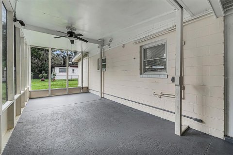 House in Temple Terrace, Florida 3 bedrooms, 143.63 sq.m. № 1913205 - photo 29