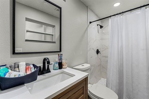 House in Temple Terrace, Florida 3 bedrooms, 143.63 sq.m. № 1913205 - photo 21