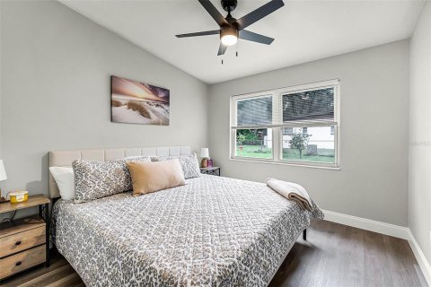 House in Temple Terrace, Florida 3 bedrooms, 143.63 sq.m. № 1913205 - photo 27