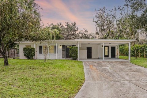 House in Temple Terrace, Florida 3 bedrooms, 143.63 sq.m. № 1913205 - photo 1