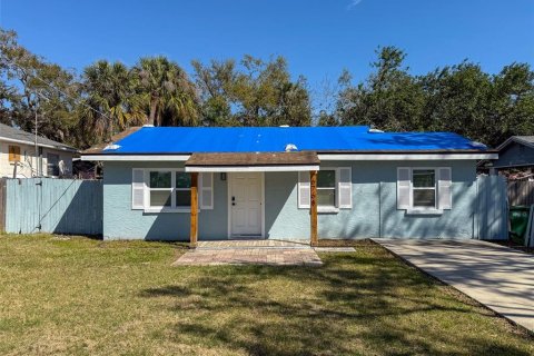 House in Tampa, Florida 3 bedrooms, 75.99 sq.m. № 1569316 - photo 1