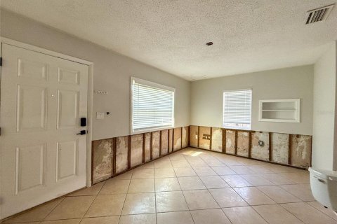 House in Tampa, Florida 3 bedrooms, 75.99 sq.m. № 1569316 - photo 10