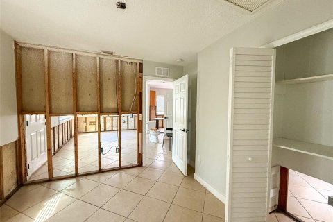 House in Tampa, Florida 3 bedrooms, 75.99 sq.m. № 1569316 - photo 6