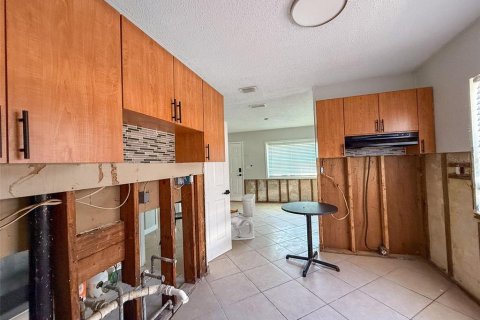 House in Tampa, Florida 3 bedrooms, 75.99 sq.m. № 1569316 - photo 13