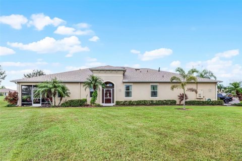 House in Sun City Center, Florida 3 bedrooms, 145.67 sq.m. № 1912139 - photo 1