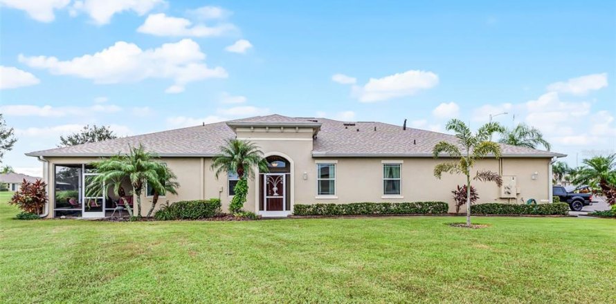 House in Sun City Center, Florida 3 bedrooms, 145.67 sq.m. № 1912139