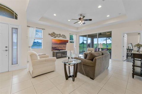 House in Sun City Center, Florida 3 bedrooms, 145.67 sq.m. № 1912139 - photo 8