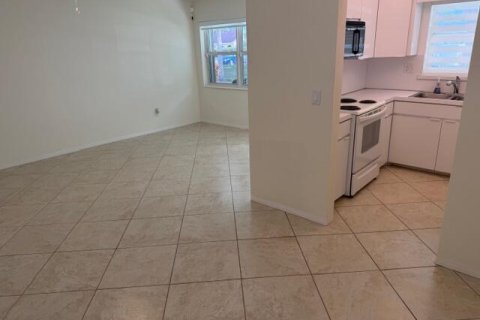 Condo in Lighthouse Point, Florida, 1 bedroom  № 2153846 - photo 6