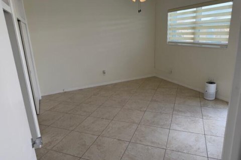 Condo in Lighthouse Point, Florida, 1 bedroom  № 2153846 - photo 11