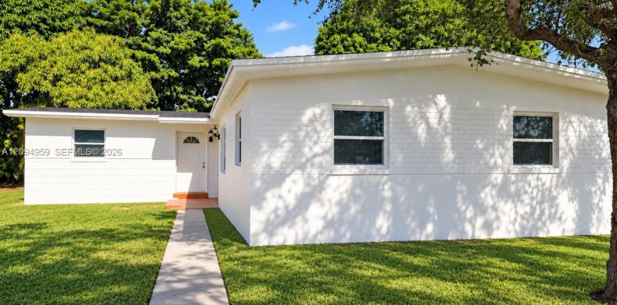Casa en Miami, Florida 5 dormitorios, 191.38 m2 № 2390136