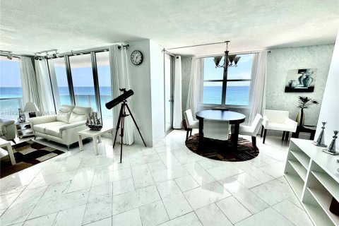 Снять в аренду кондоминиум в Холливуд, Флорида 2 спальни, 164.25м2, № 1931273 - фото 8