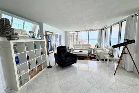 Снять в аренду кондоминиум в Холливуд, Флорида 2 спальни, 164.25м2, № 1931273 - фото 6