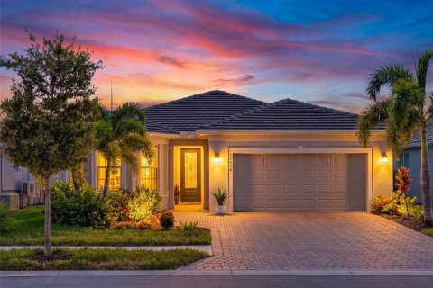House in Englewood, Florida 2 bedrooms, 158.31 sq.m. № 2152041