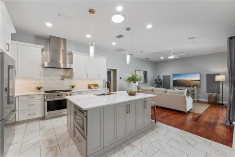 Casa en venta en Orlando, Florida, 4 dormitorios, 235.14 m2 № 2167123 - foto 3