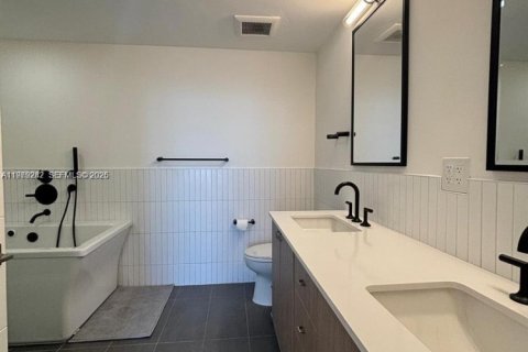 Appartement à louer à Coral Gables, Floride: 2 chambres, 100.71 m2 № 2046032 - photo 8