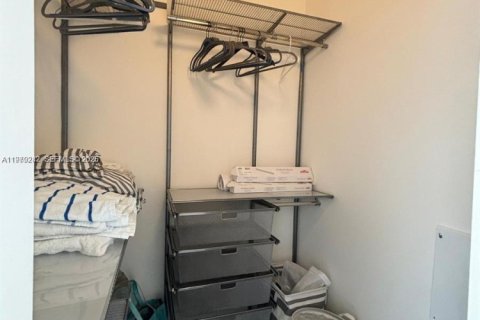 Appartement à louer à Coral Gables, Floride: 2 chambres, 100.71 m2 № 2046032 - photo 5