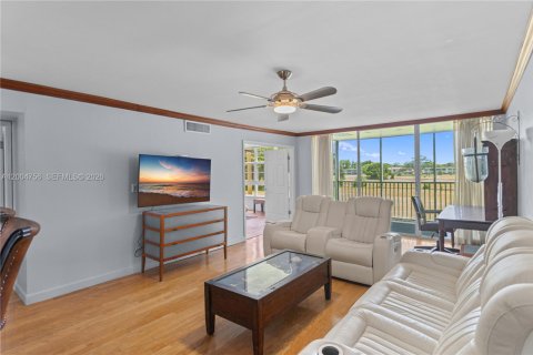 Condo in Pompano Beach, Florida, 2 bedrooms № 2244128 - photo 19
