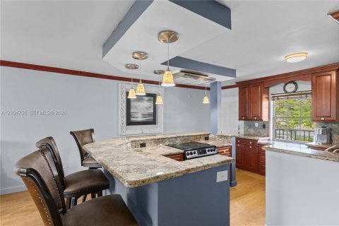 Condo in Pompano Beach, Florida, 2 bedrooms № 2244128 - photo 9