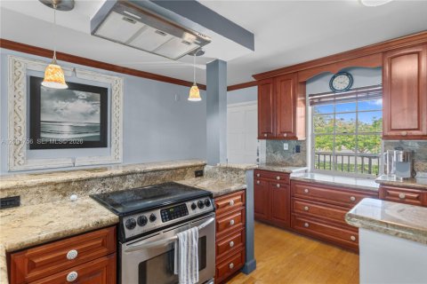 Condo in Pompano Beach, Florida, 2 bedrooms № 2244128 - photo 13