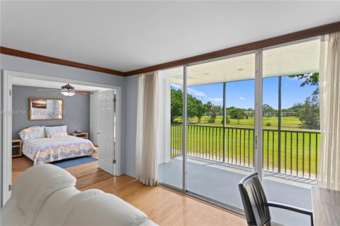 Condo in Pompano Beach, Florida, 2 bedrooms № 2244128 - photo 21