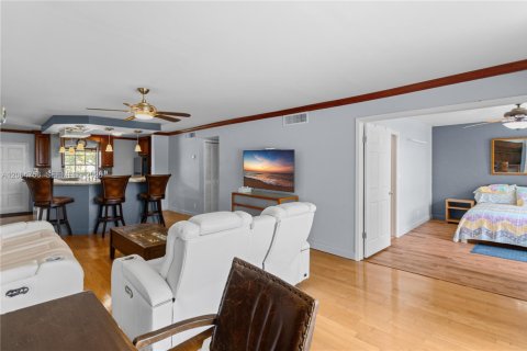 Condo in Pompano Beach, Florida, 2 bedrooms № 2244128 - photo 15