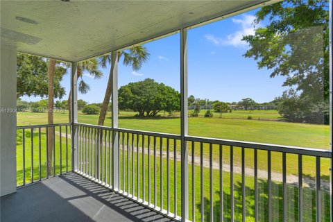 Condo in Pompano Beach, Florida, 2 bedrooms № 2244128 - photo 24