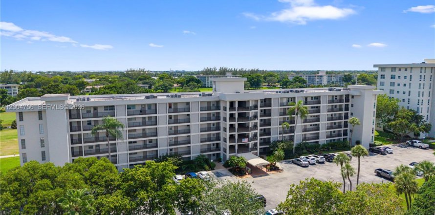 Condo in Pompano Beach, Florida, 2 bedrooms № 2244128