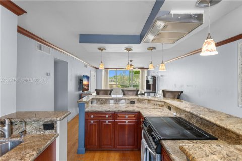 Condo in Pompano Beach, Florida, 2 bedrooms № 2244128 - photo 6