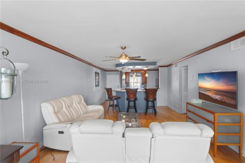 Condo in Pompano Beach, Florida, 2 bedrooms № 2244128 - photo 16