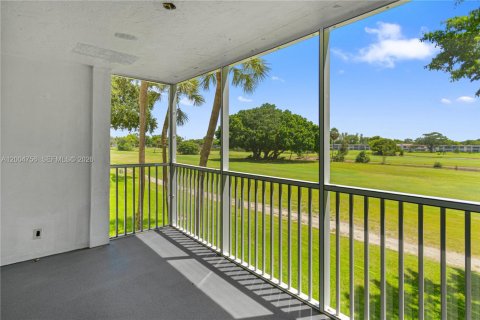 Condo in Pompano Beach, Florida, 2 bedrooms № 2244128 - photo 23