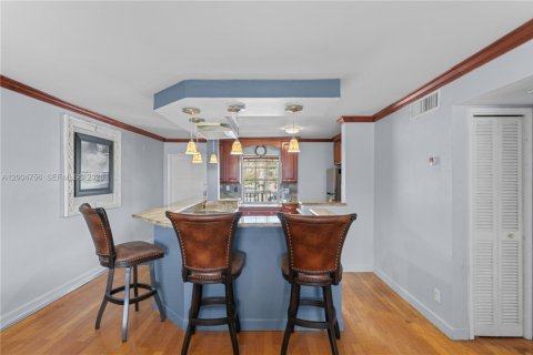 Condo in Pompano Beach, Florida, 2 bedrooms № 2244128 - photo 11