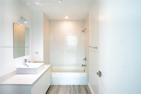 Condominio en venta en Miami, Florida, 3 dormitorios, 154.96 m2 № 1932130 - foto 20