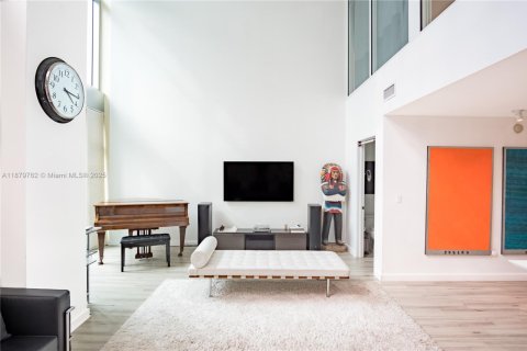 Condominio en venta en Miami, Florida, 3 dormitorios, 154.96 m2 № 1932130 - foto 3