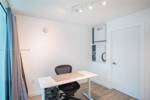 Condominio en venta en Miami, Florida, 3 dormitorios, 154.96 m2 № 1932130 - foto 15