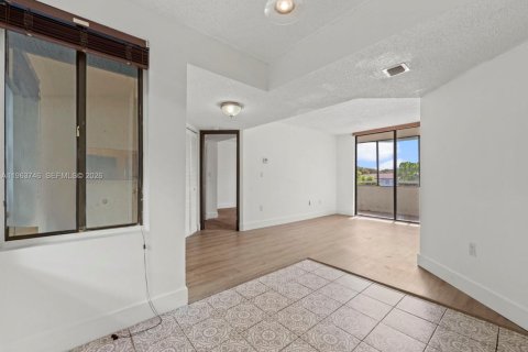 Condo in Miami, Florida, 2 bedrooms  № 2026725 - photo 9