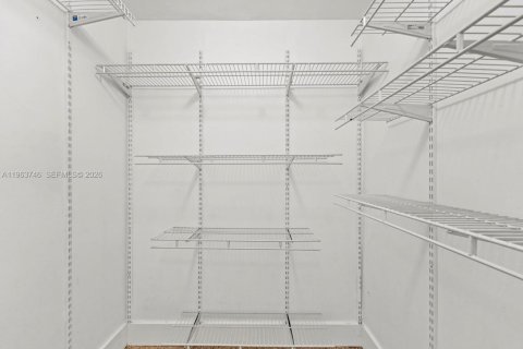 Condo in Miami, Florida, 2 bedrooms  № 2026725 - photo 23