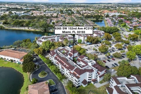 Condo in Miami, Florida, 2 bedrooms  № 2026725 - photo 30