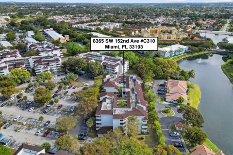 Condo in Miami, Florida, 2 bedrooms  № 2026725 - photo 29