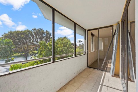 Condo in Miami, Florida, 2 bedrooms  № 2026725 - photo 25