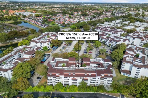 Condo in Miami, Florida, 2 bedrooms  № 2026725 - photo 28